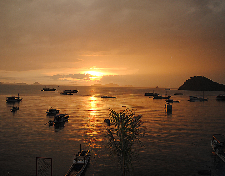 See the sunset in Labuan Bajo