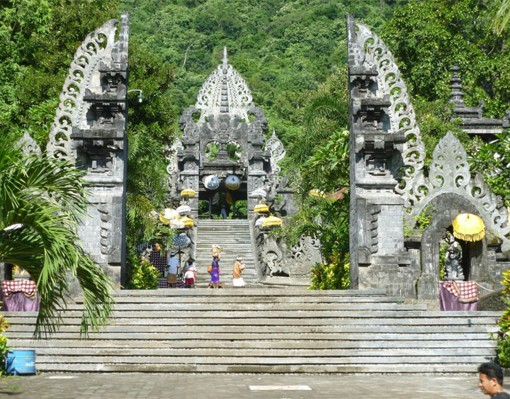 The temple of Rambut Siwi