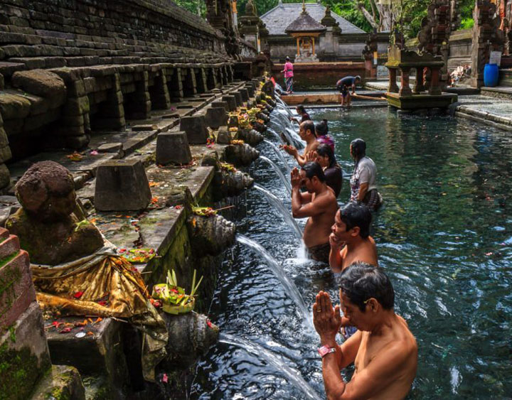 the holy spring water temple Tirta Empul
