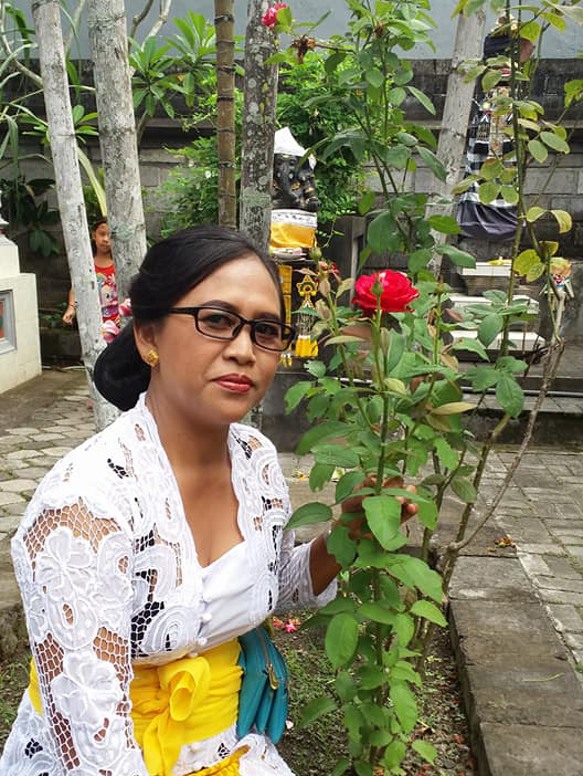 Yuli Astari Floressa Tours